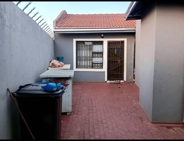 3 BEDROOM HOUSE FOR SALE IN VOSLOORUS